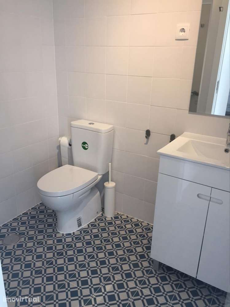 Quarto - localizado em Setubal - Grande imagem: 5/7