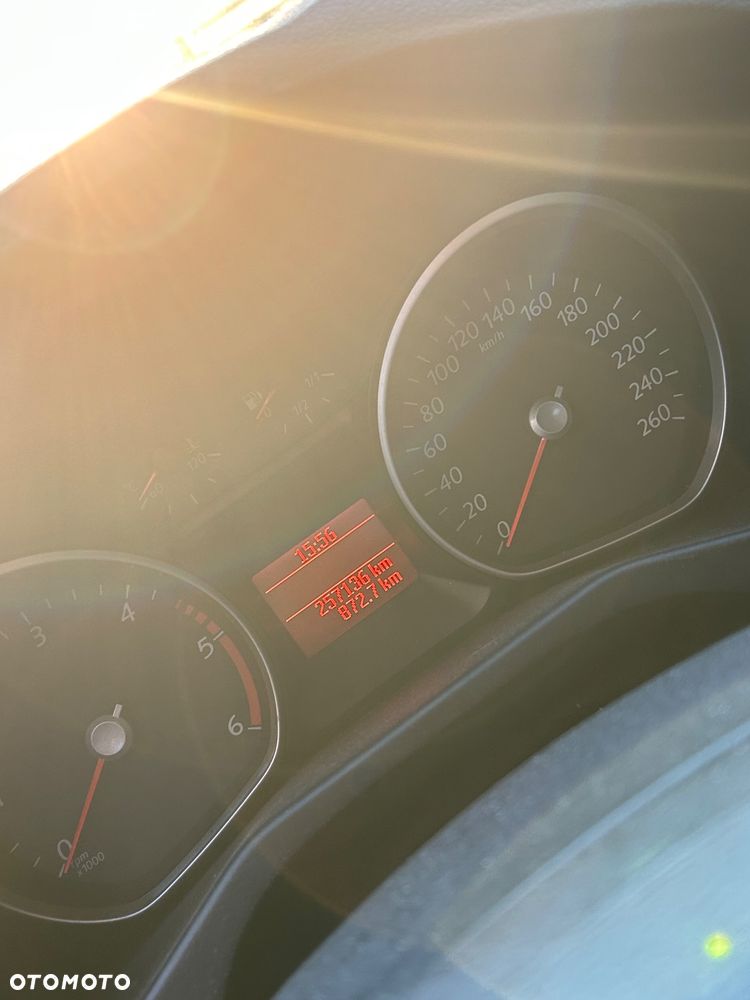 Ford Mondeo 1.8 TDCi Trend - 16