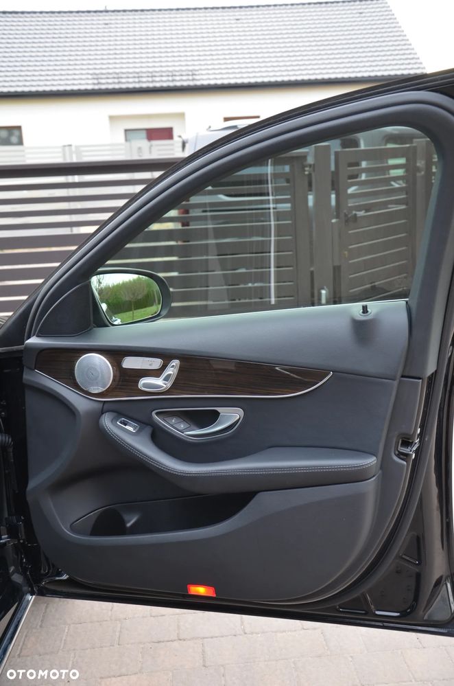 Mercedes-Benz Klasa C 300 4Matic 9G-TRONIC Exclusive - 27