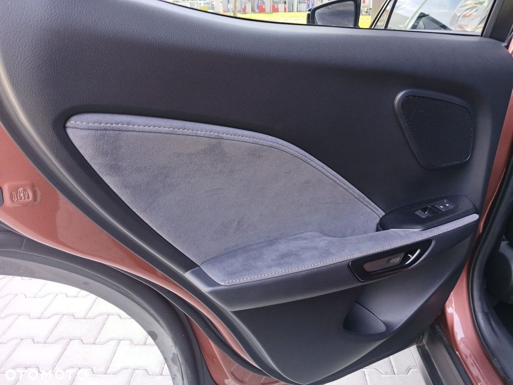 Lexus LBX 1.5 Hybrid Cool AWD - 25