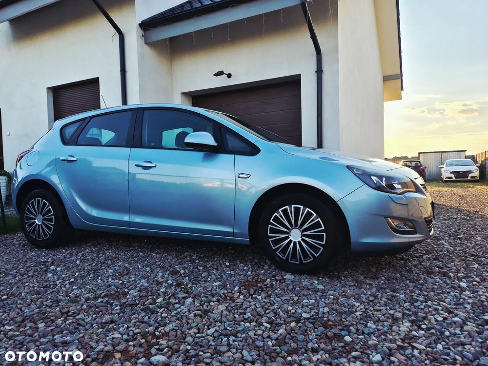 Opel Astra 1.6 Design Edition - 4