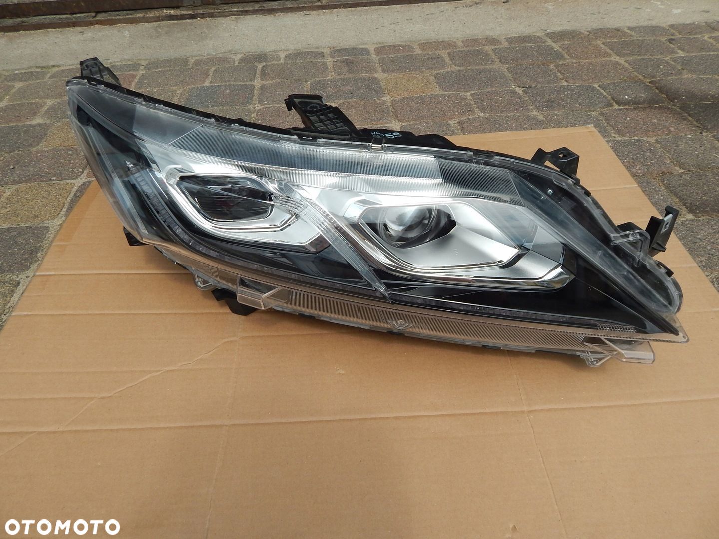 LAMPA PRAW MITSUBISHI ECLIPS CROOS FULL LED - 1