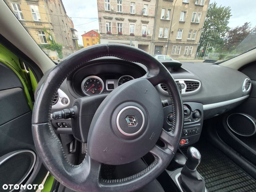 Renault Clio 1.2 16V Alize - 7