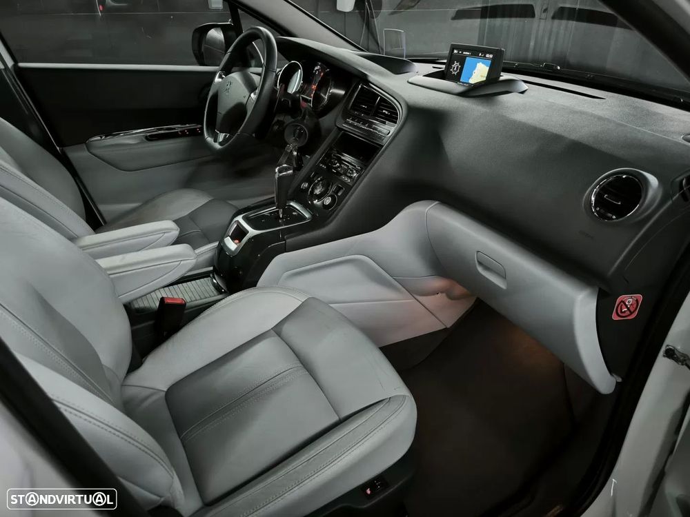 Peugeot 5008 1.6 E-HDi 5L Allure 2-Tronic - 24