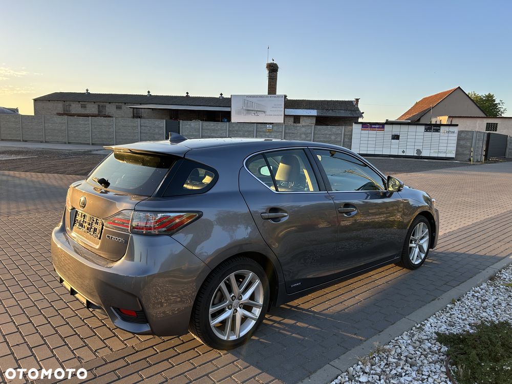 Lexus CT - 3