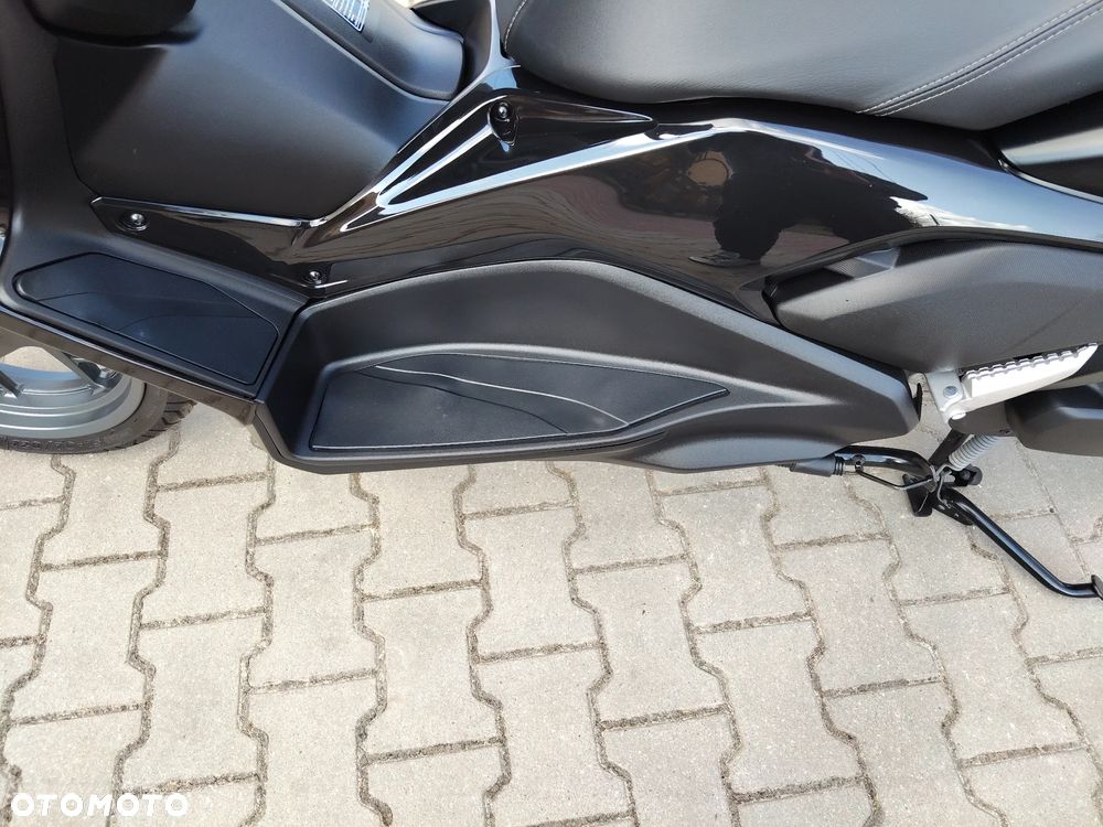 Yamaha X-max - 16