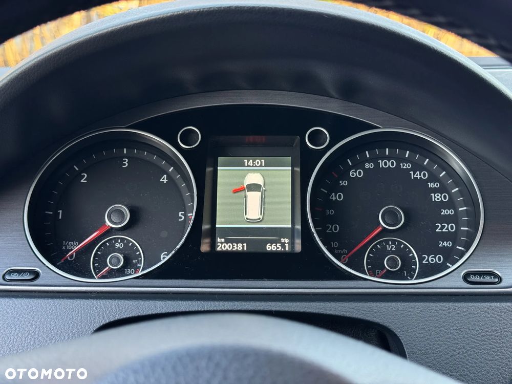 Volkswagen Passat - 16