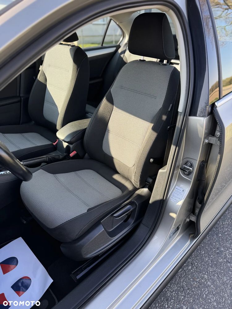 Volkswagen Jetta Hybrid - 32