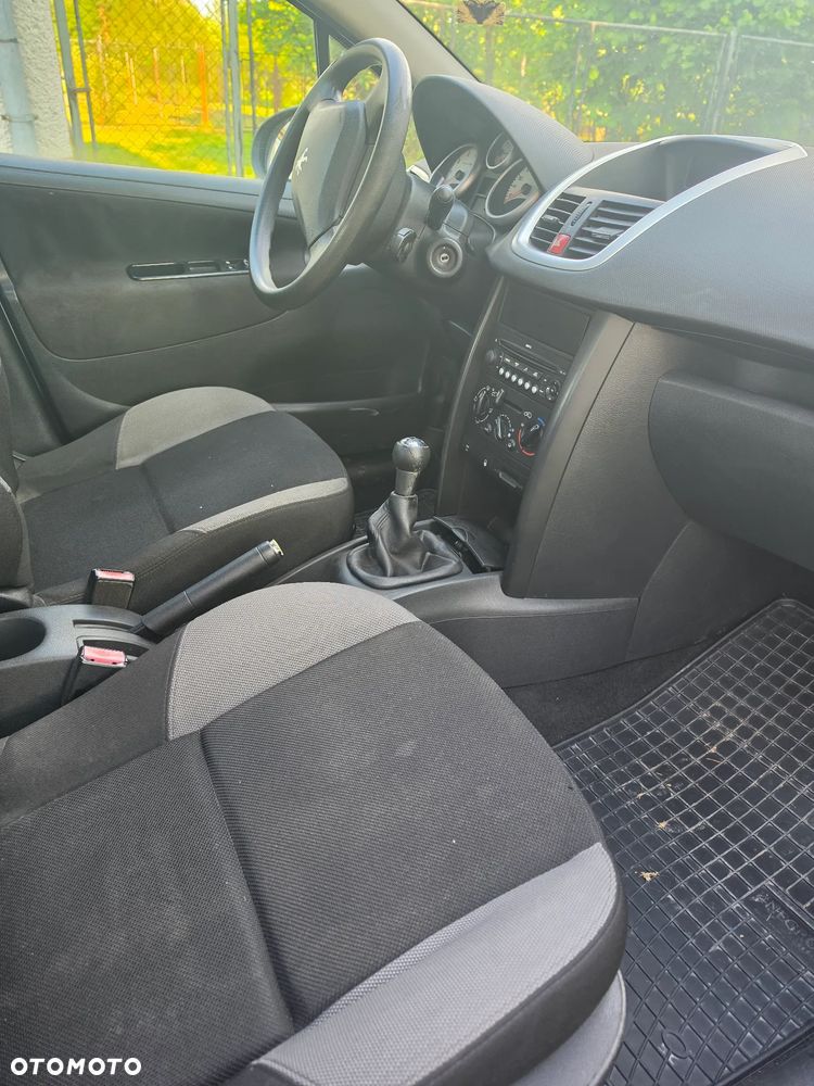 Peugeot 207 1.4 16V Trendy - 10