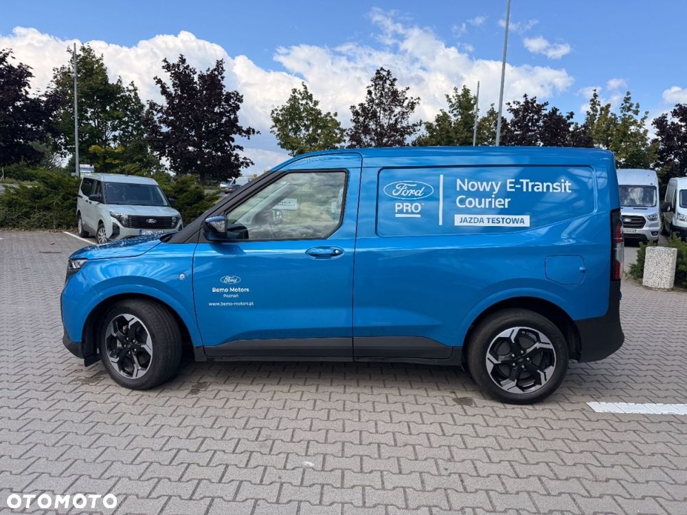 Ford Transit Courier - 13