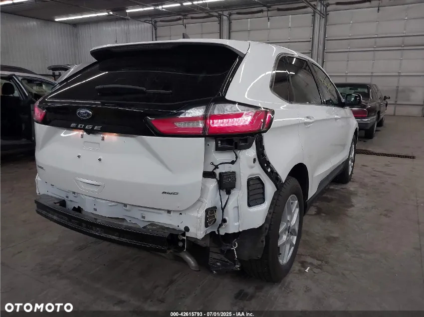 Ford Edge - 8
