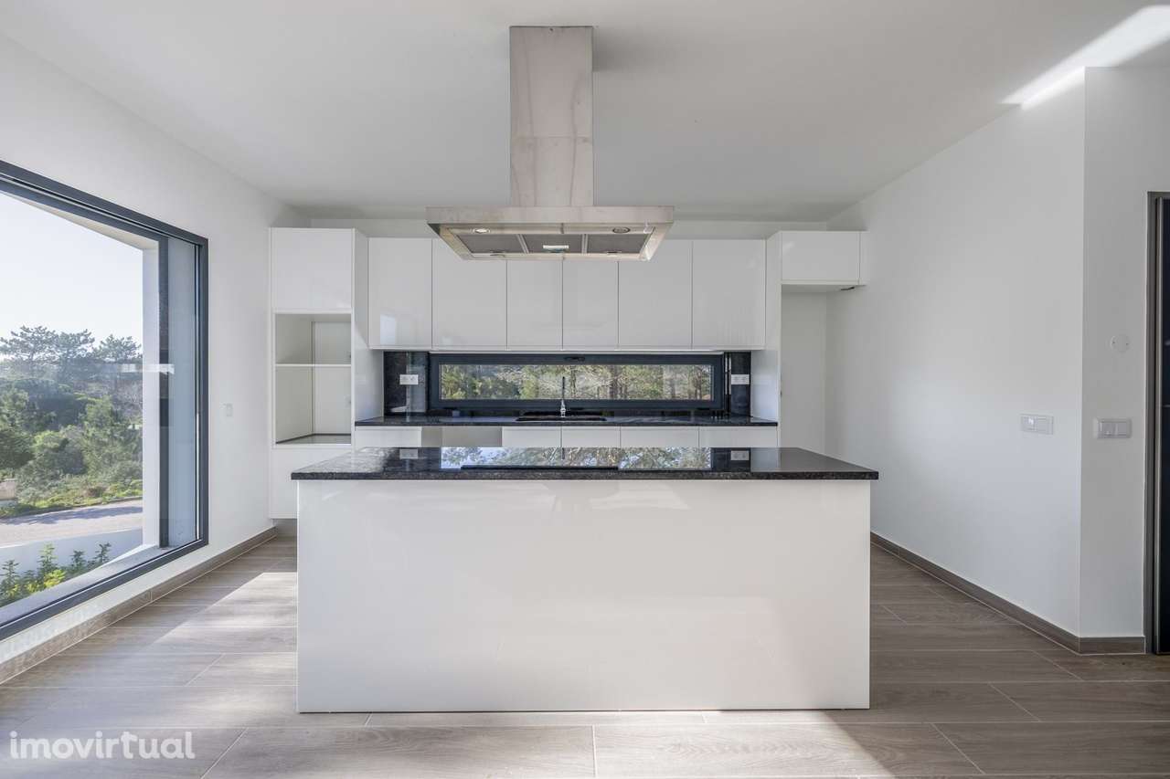 MORADIA MODERNA T4 COM PISCINA, GARAGEM E VISTAS PARA O MAR - ESPARTAL - Grande imagem: 3/49