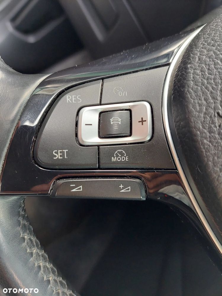 Volkswagen Passat - 12