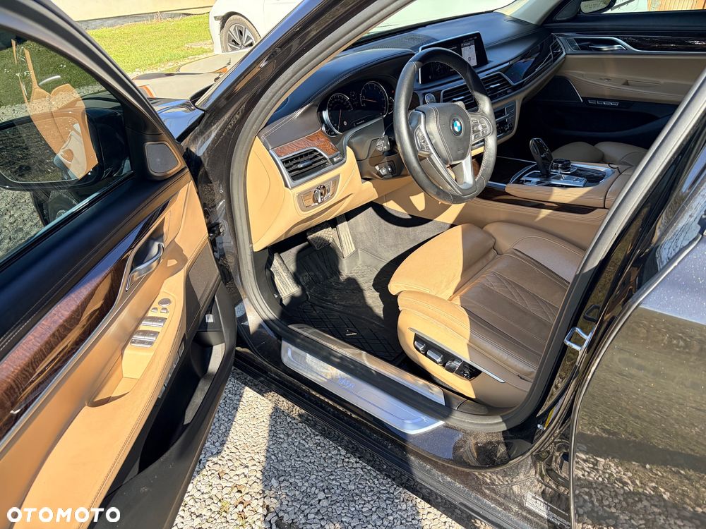 BMW Seria 7 750i xDrive Edition Exclusive - 10