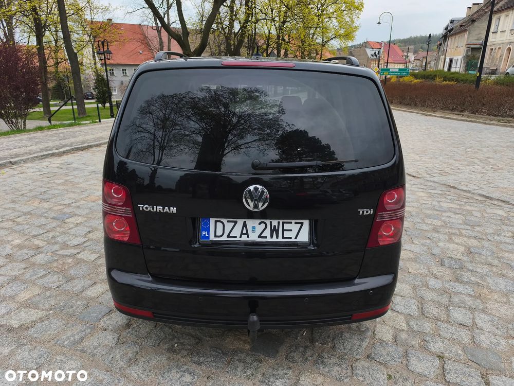 Volkswagen Touran - 4
