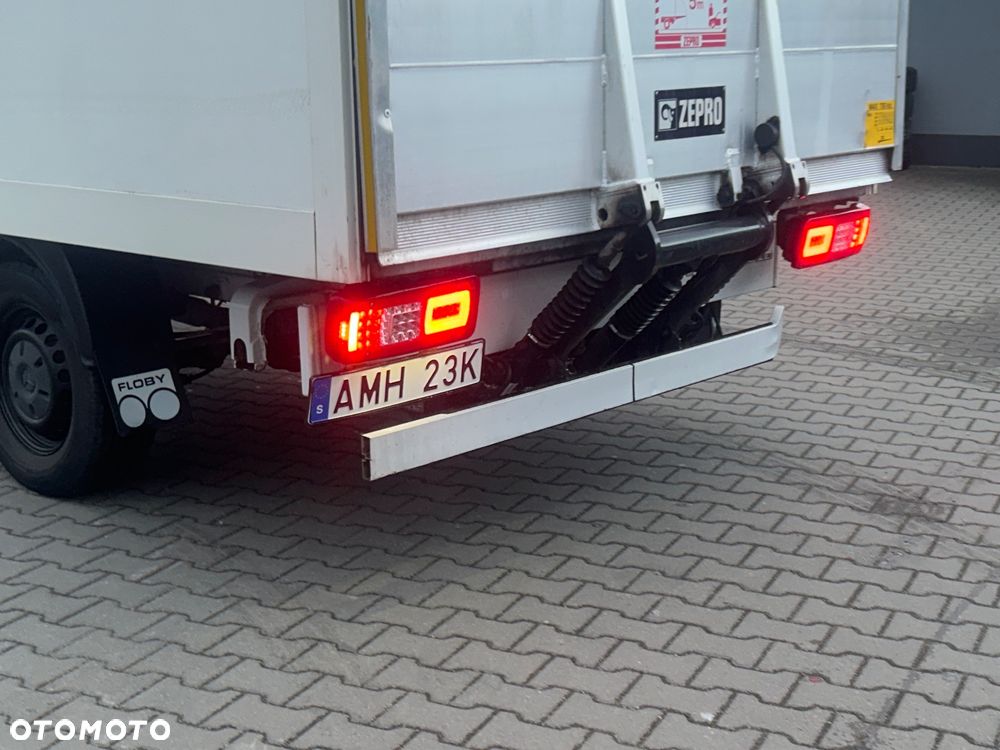 Mercedes-Benz Sprinter - 24