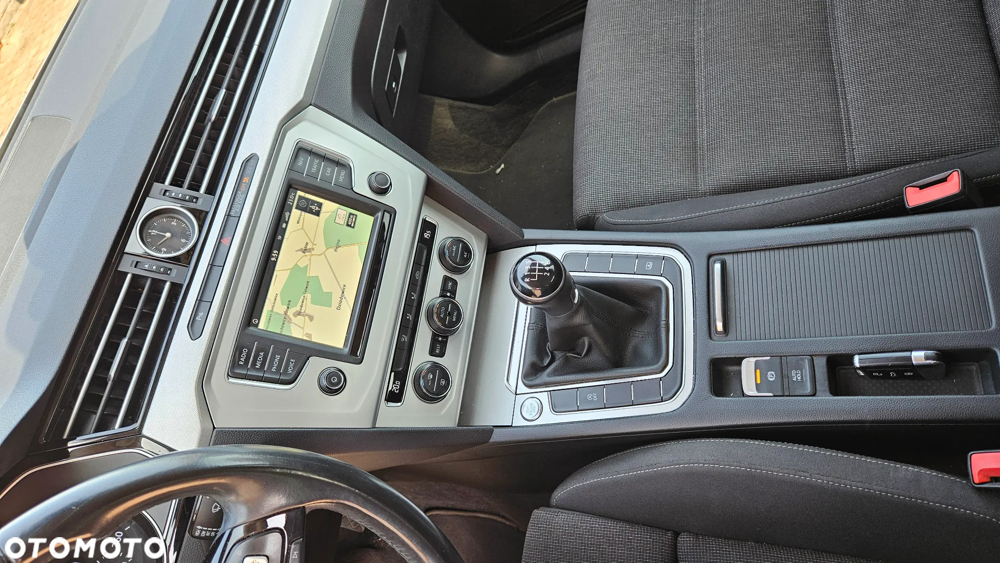 Volkswagen Passat - 14