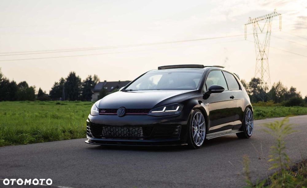 Volkswagen Golf - 2