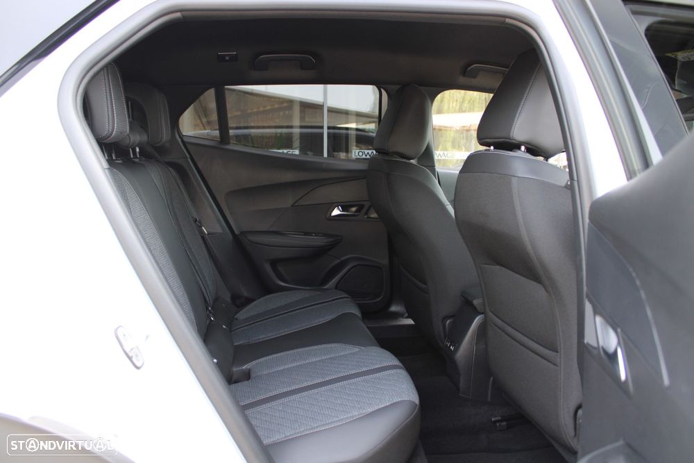 Peugeot 2008 1.2 PureTech Allure EAT8 - 36