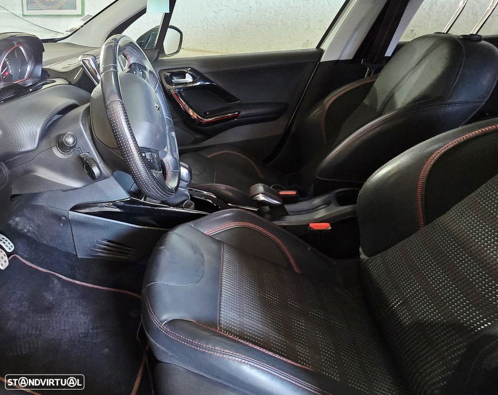 Peugeot 2008 1.2 PureTech GT Line - 11