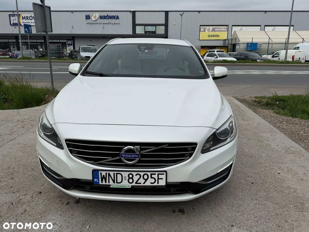 Volvo V60 D6 AWD Plug-in Hybrid Summum - 10