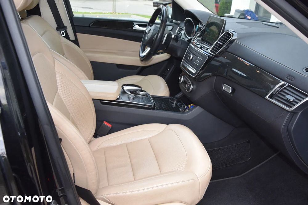 Mercedes-Benz GLS - 20