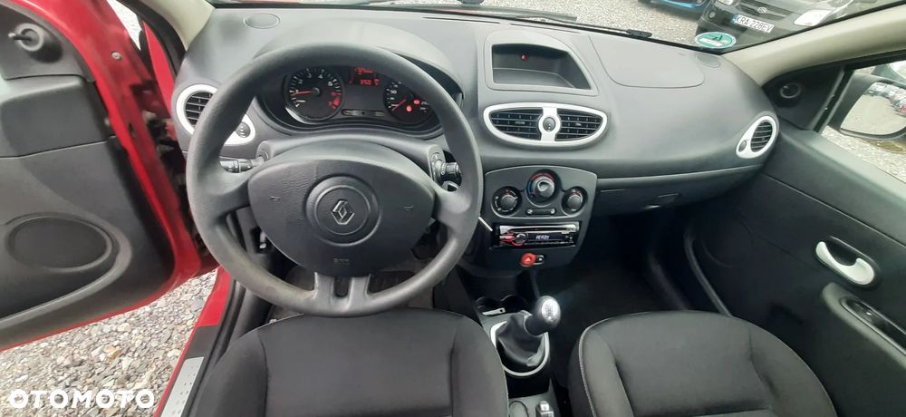 Renault Clio - 25