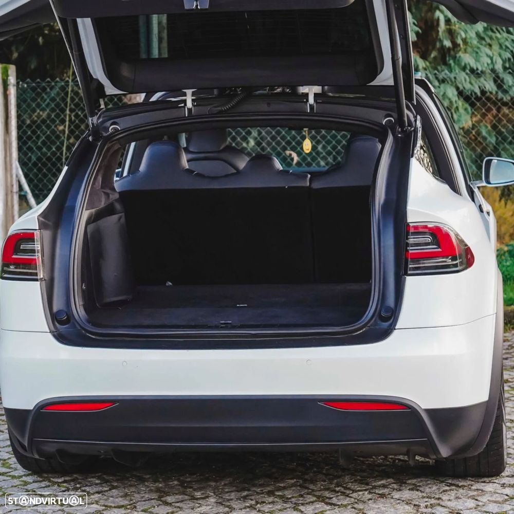 Tesla Model X - 51