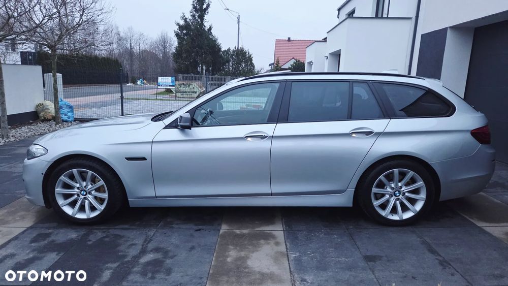 BMW Seria 5 525d xDrive - 4