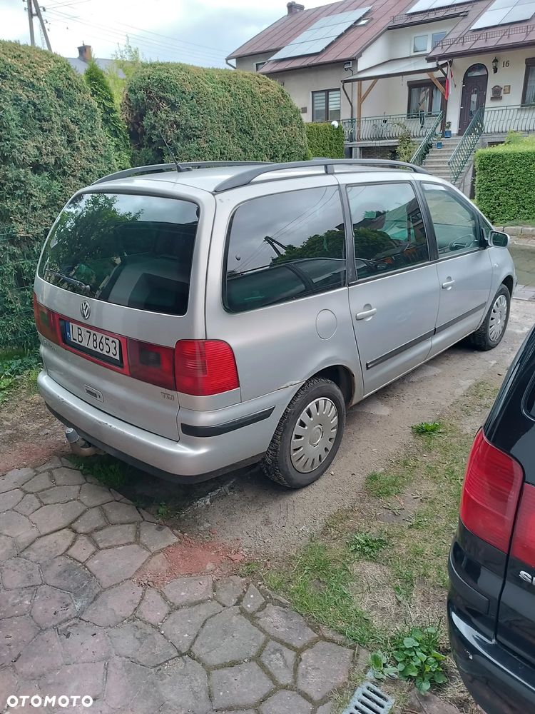 Volkswagen Sharan 1.9 TDI Highline - 3