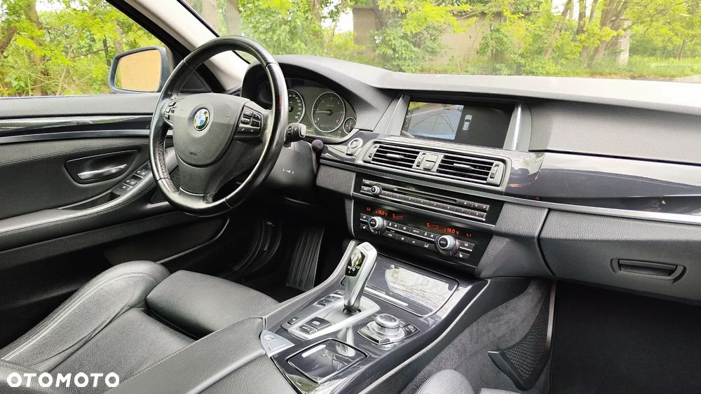 BMW Seria 5 520d - 33
