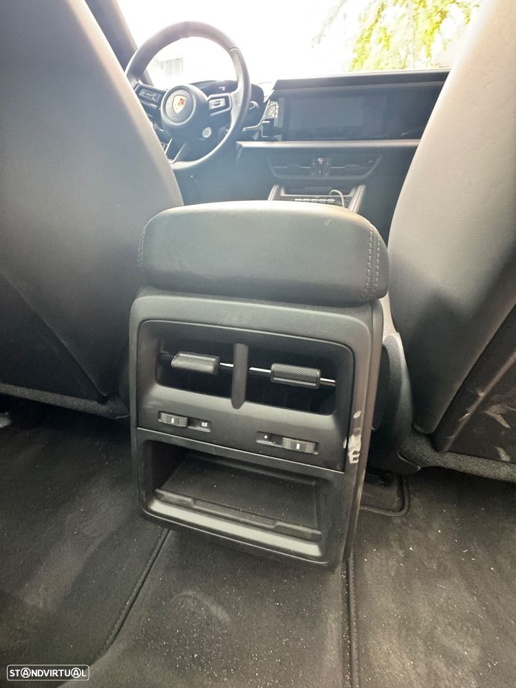 Porsche Macan Electric 4 - 9