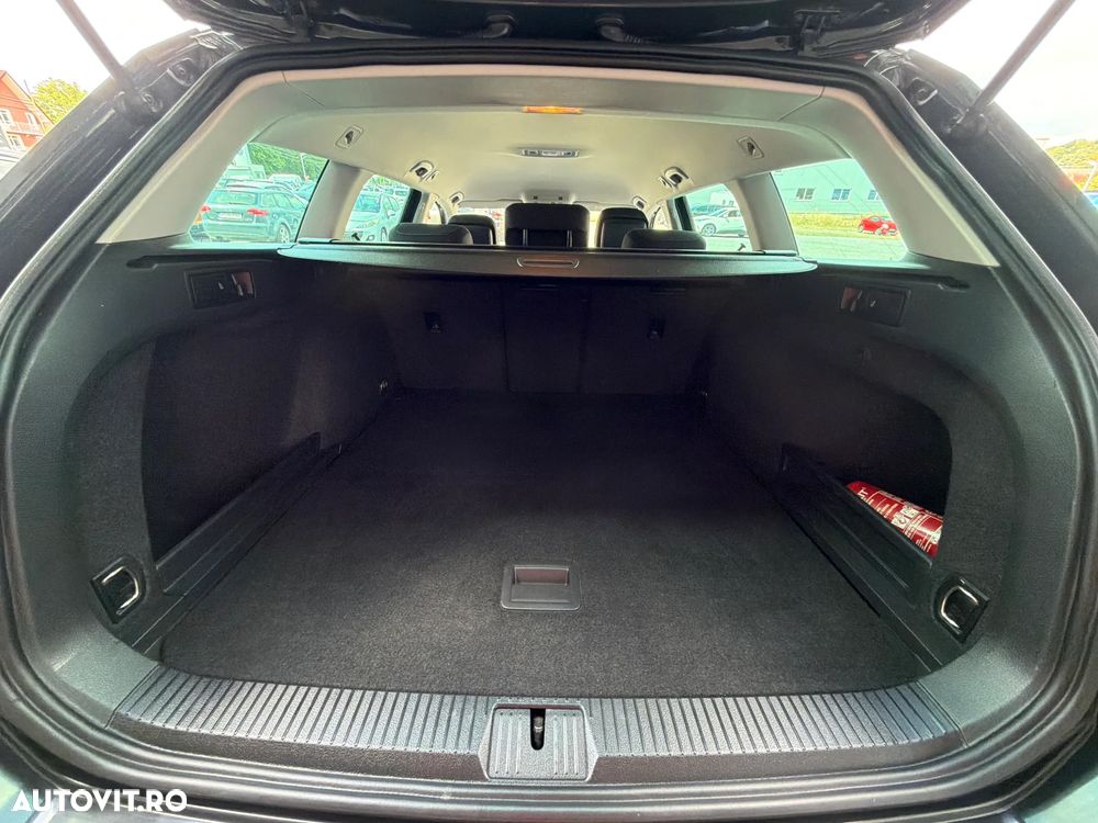 Volkswagen Passat 1.6 TDI SCR DSG Comfortline - 18