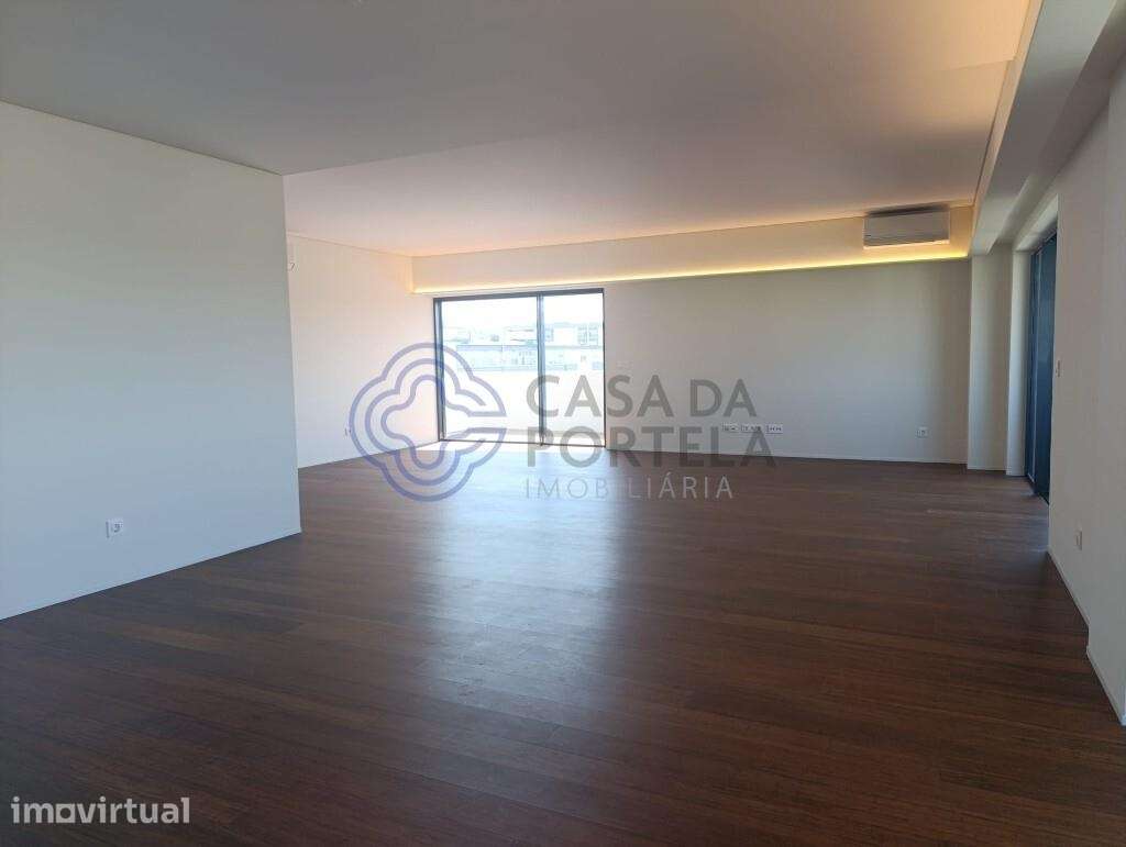 DUPLEX T4 DE LUXO – MODERNIDADE E ESPAÇO NO CENTRO DA TROFA - Grande imagem: 4/48