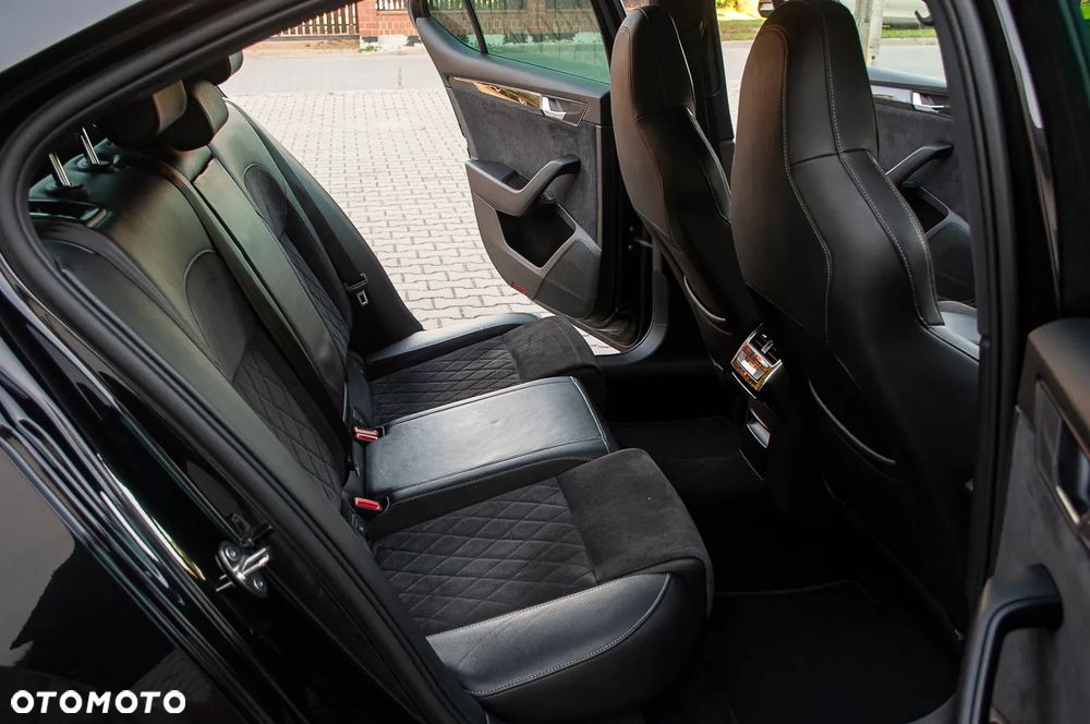 Skoda Superb 2.0 TDI DSG Sportline - 19