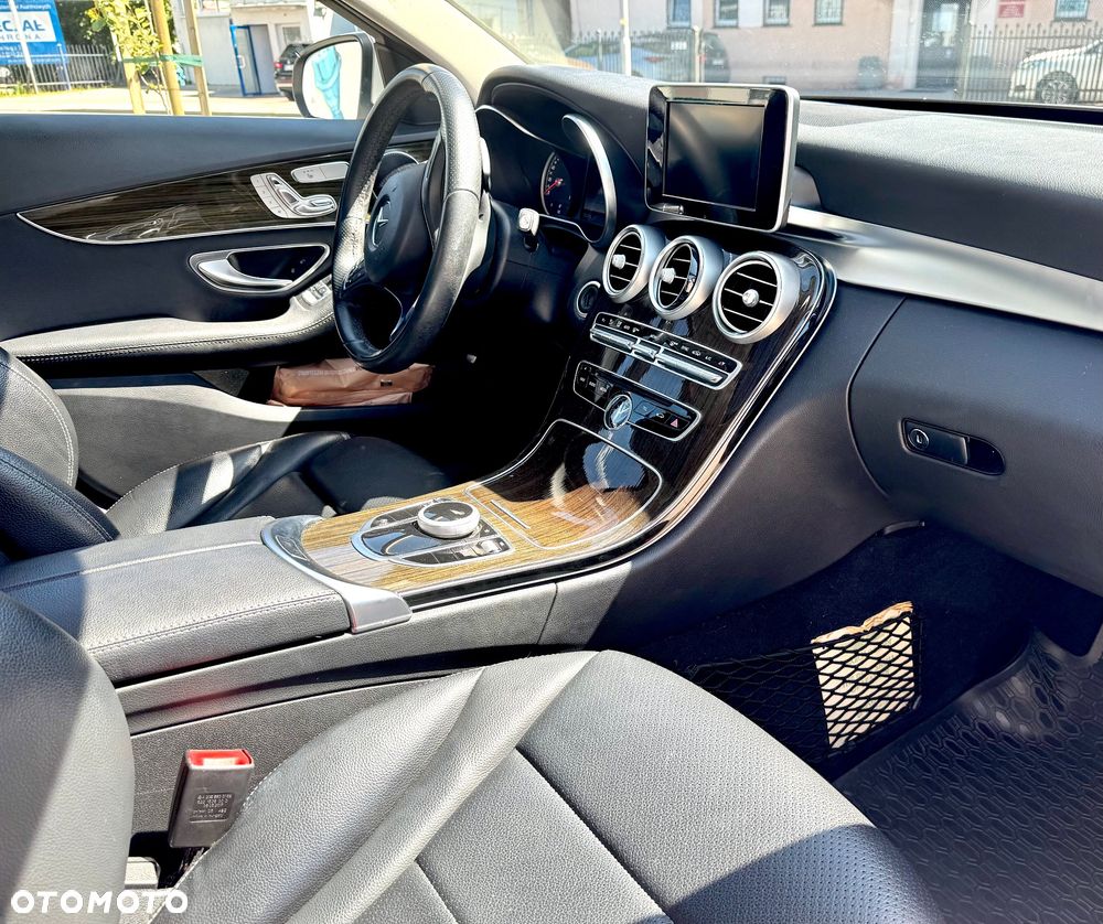 Mercedes-Benz Klasa C 300 9G-TRONIC - 4