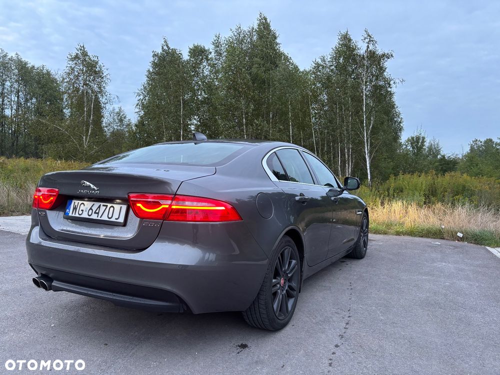 Jaguar XE 2.0 D Prestige - 11