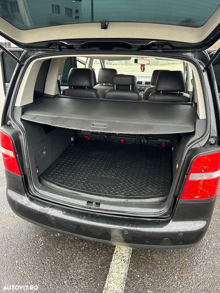 Volkswagen Touran - 4