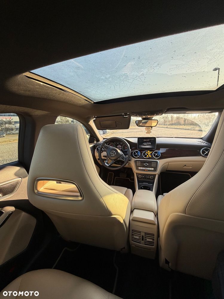 Mercedes-Benz CLA 250 7G-DCT - 17