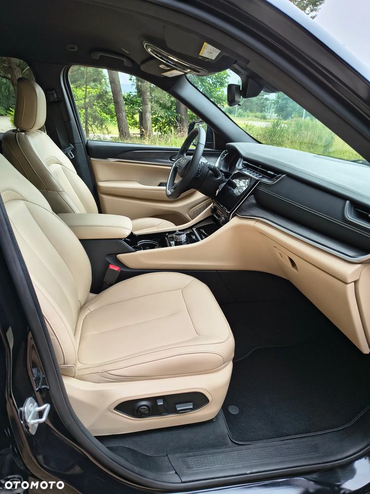 Jeep Grand Cherokee - 13