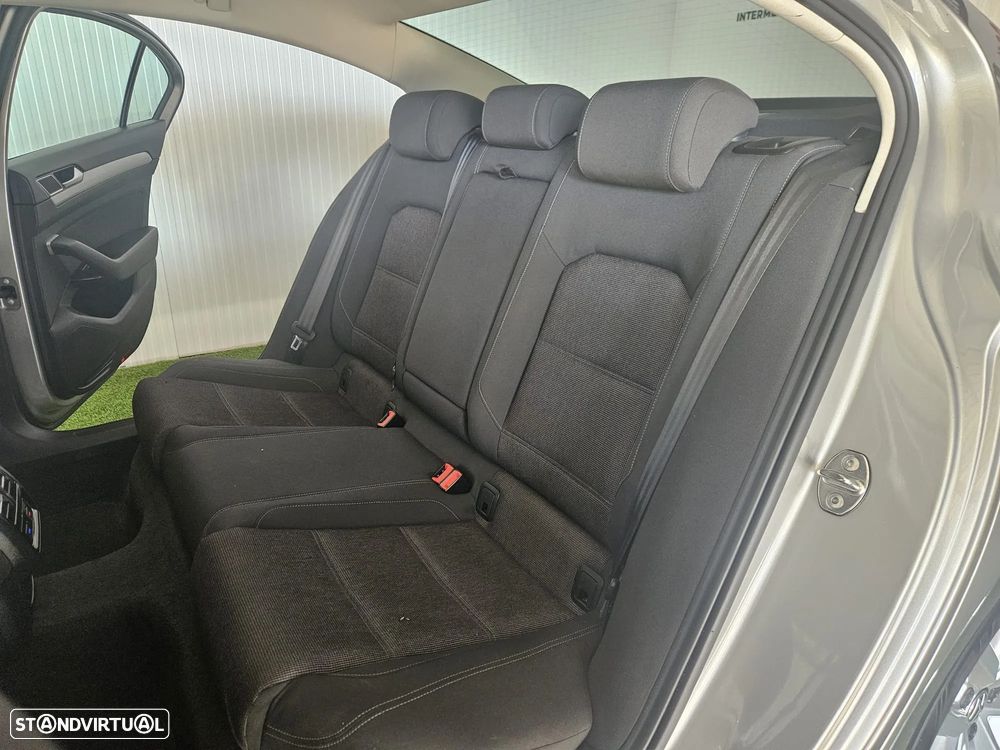 VW Passat 1.6 TDI (BlueMotion ) Trendline - 22