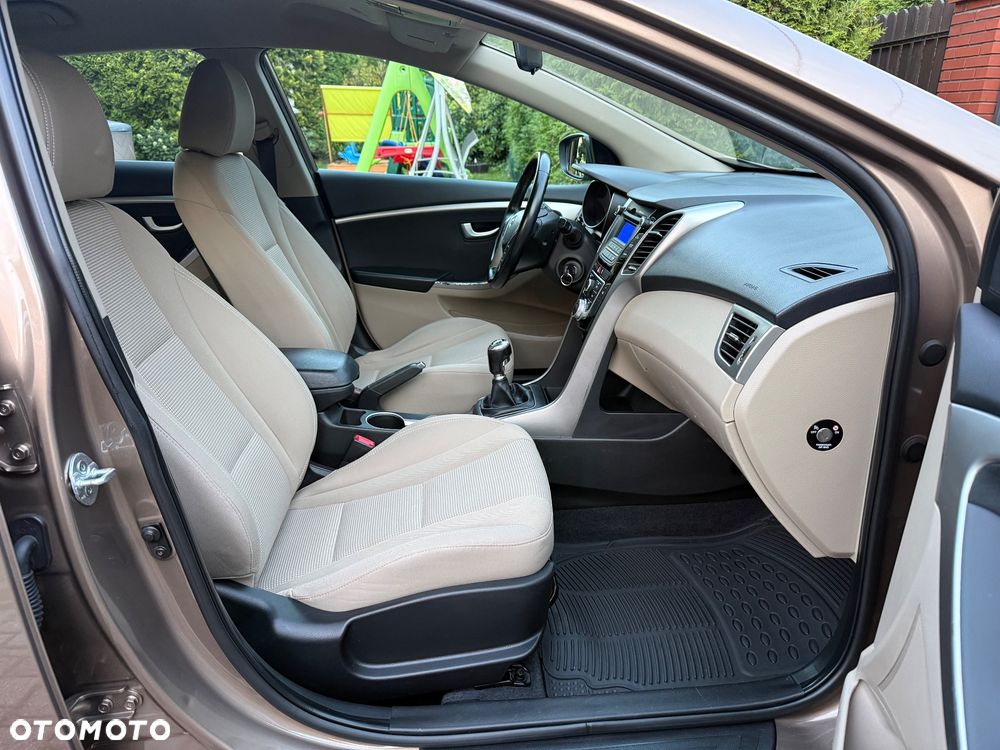 Hyundai i30 1.6 Comfort - 10