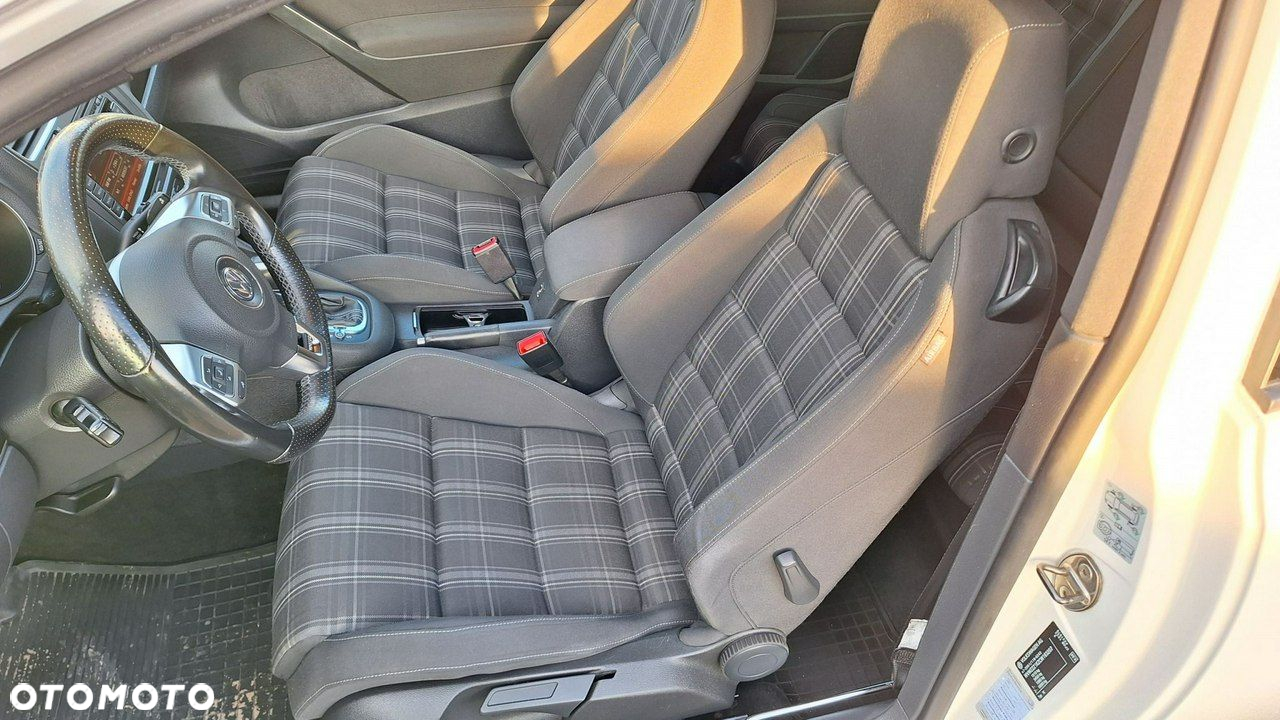 Volkswagen Golf - 14