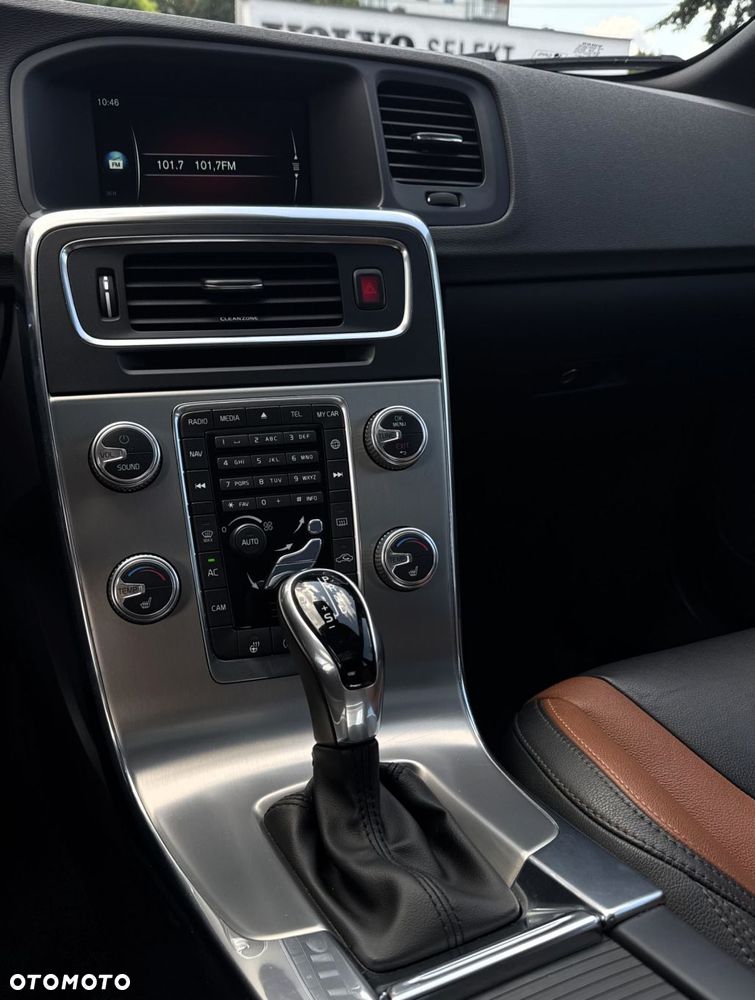 Volvo S60 Cross Country - 17