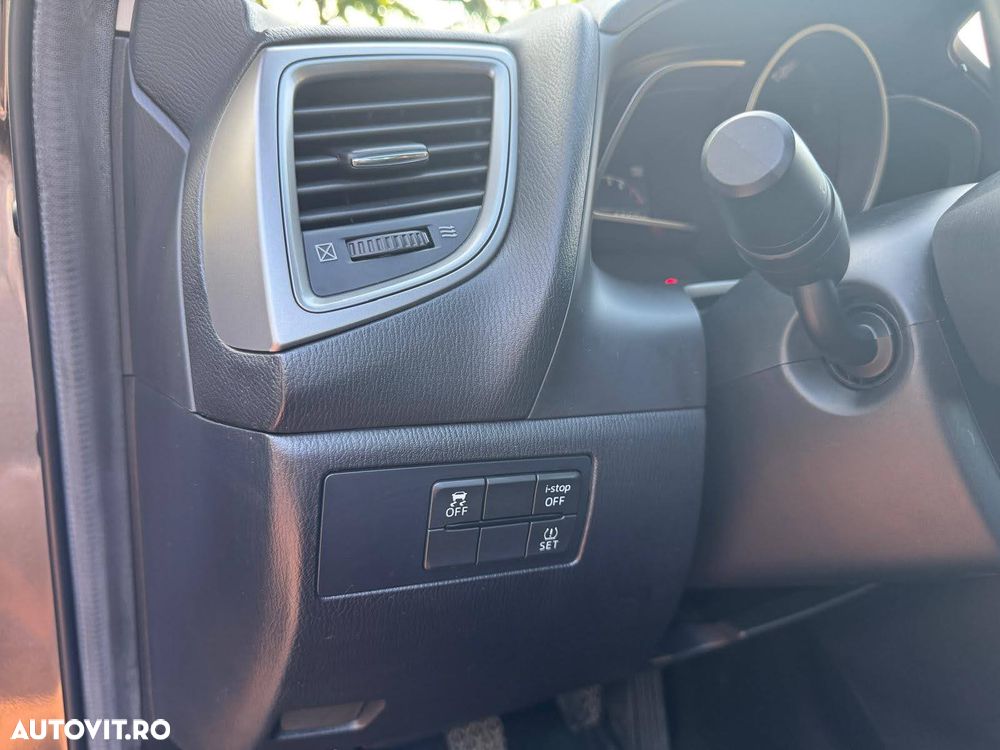 Mazda 3 G120 Attraction - 8