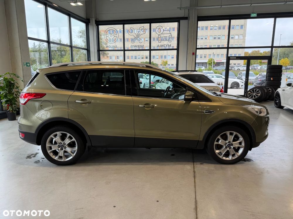 Ford Kuga 2.0 TDCi 2x4 Titanium - 4