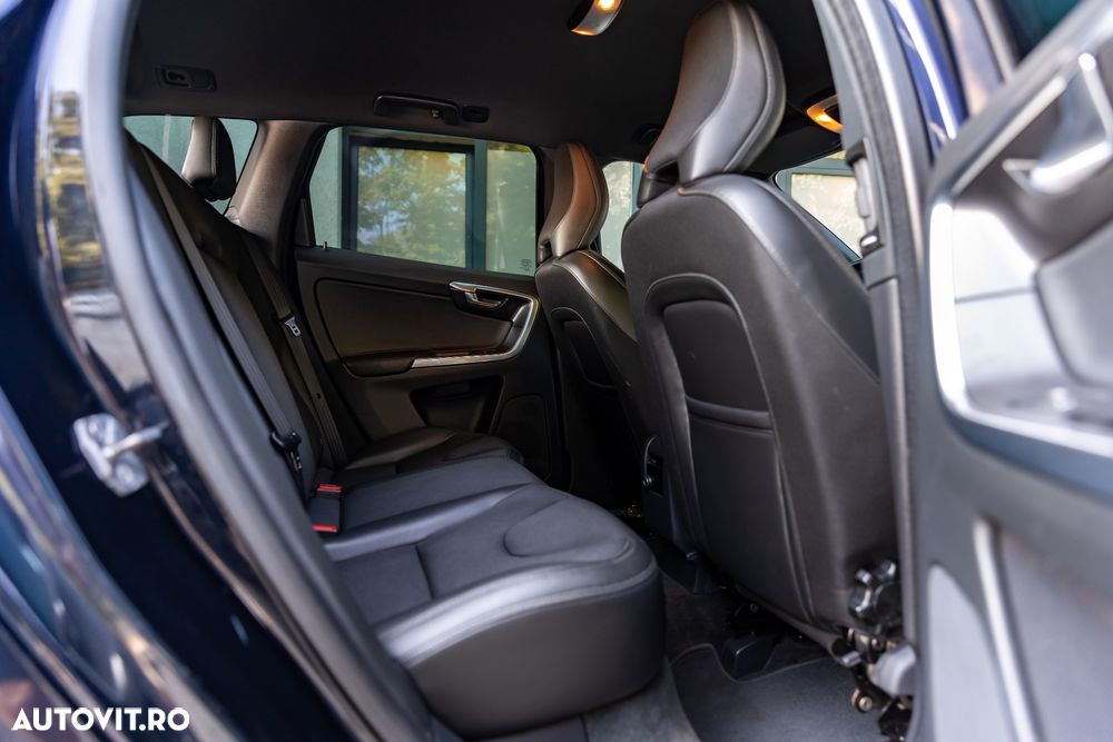 Volvo XC 60 D4 AWD Geartronic Summum - 38