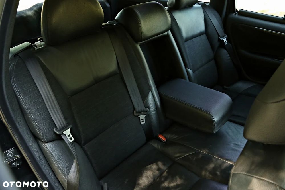 Volvo V70 2.4 D DPF Momentum - 9