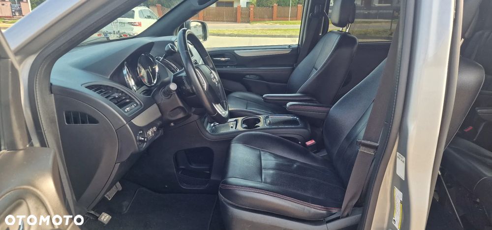 Dodge Grand Caravan - 13