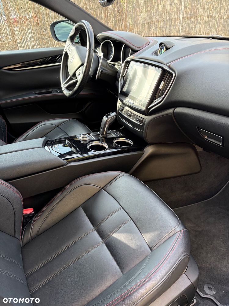 Maserati Ghibli S GranSport - 13